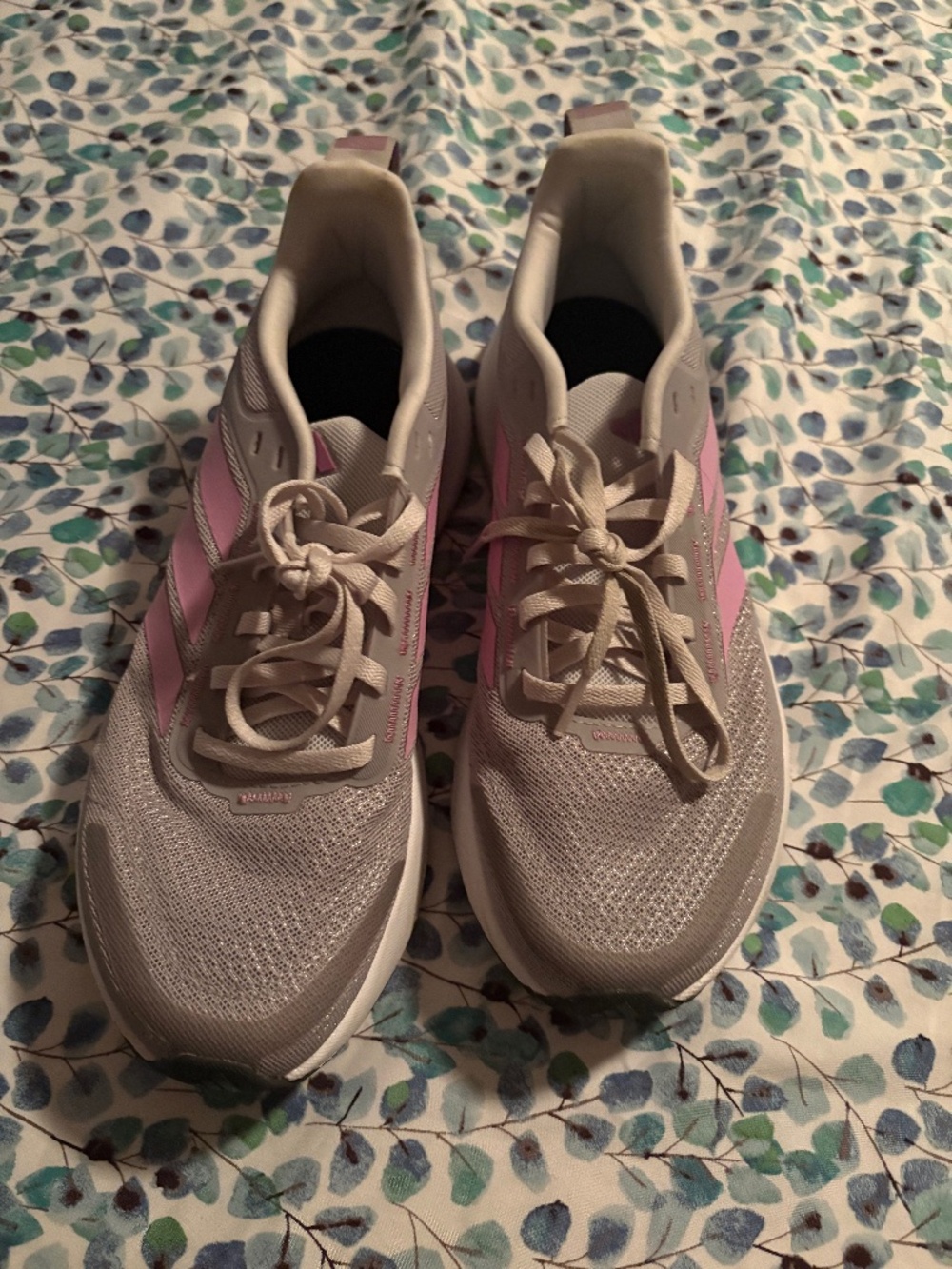 Womens adidas size 9